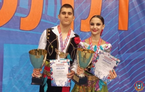На Всероссийских соревнованиях по акробатическому рок-н-роллу среди студентов ростовская пара стала обладателем «золота»