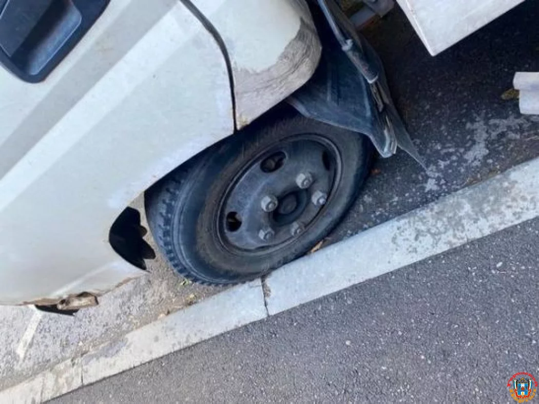В ДТП пострадал водитель грузовикана трассе в Ростовской области