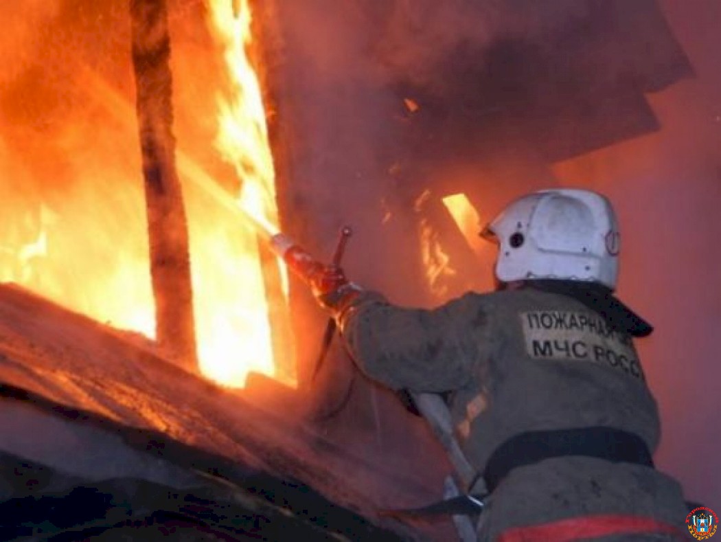 В Ростове два человека едва не погибли при пожаре