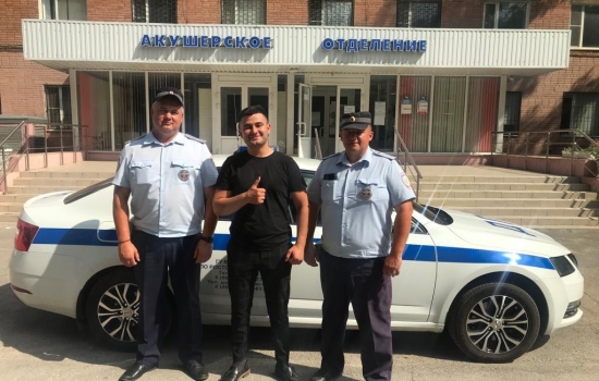 Полицейские из Ростовской области помогли супружеской паре вовремя добраться до роддома