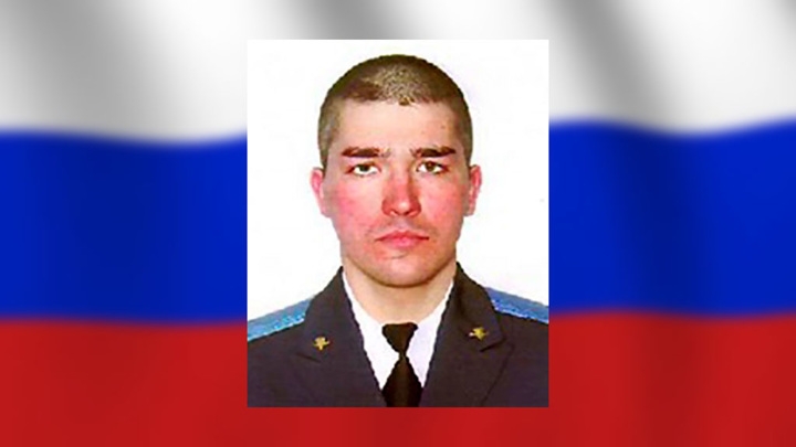 Рядовой уничтожил группу нацистов, прятавшихся за горящим автомобилем