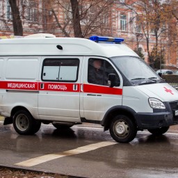 В Ростове автомобиль скорой помощи с беременной пациенткой столкнулся с иномаркой