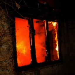 На Дону 50-летний мужчина погиб во время пожара в частном доме