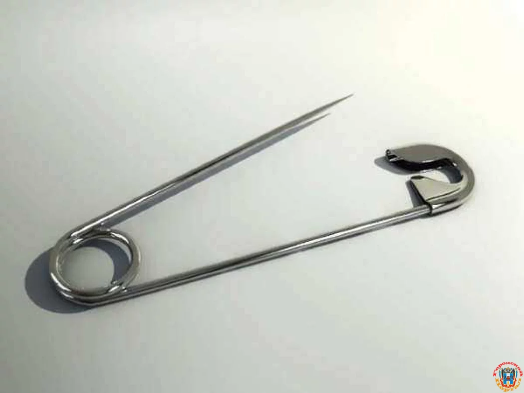 Оставшись без родительского присмотра, 5-летний ростовский мальчик съел железную булавку