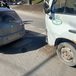 В Ростове после ДТП с участием маршрутки и легковушки в больницу с травмами попал пассажир