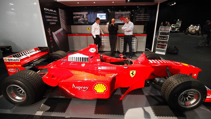 Болид Шумахера Ferrari F300 выставлен на аукцион