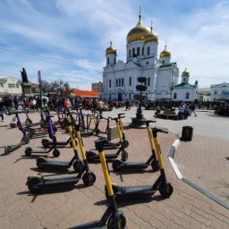 Власти Ростова запретили оставлять электросамокаты вне пунктов аренды