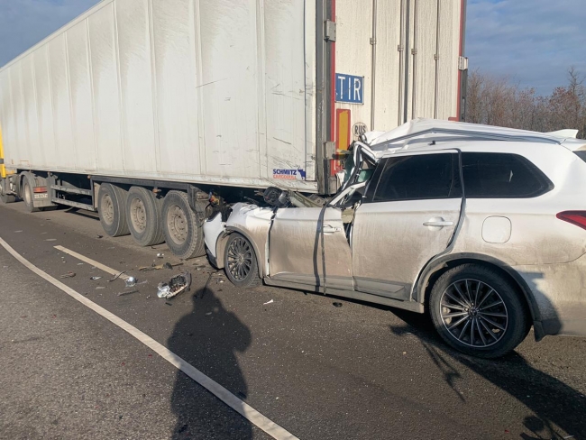 Два человека погибли в страшной аварии с грузовиком на трассе Ростов-Ставрополь