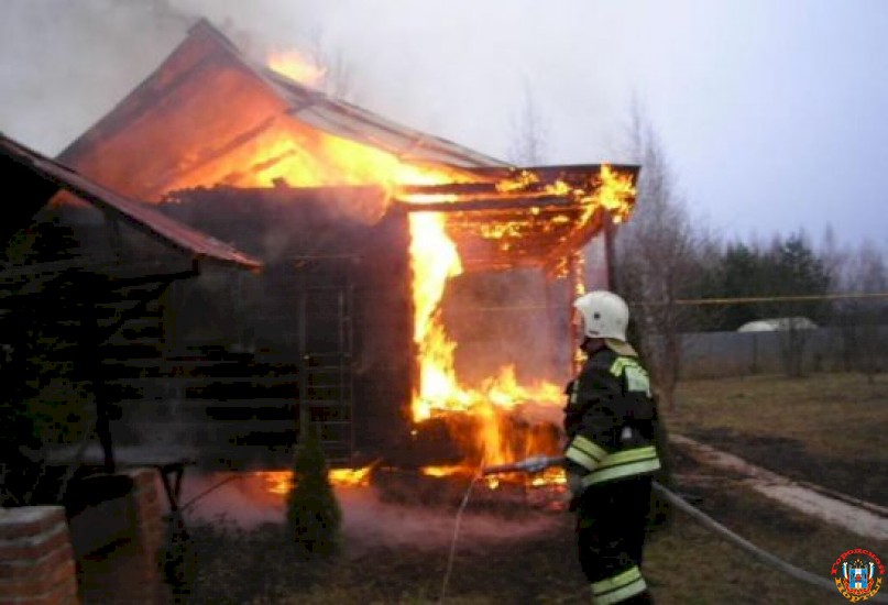 Баня сгорела в Октябрьском районе Ростовской области