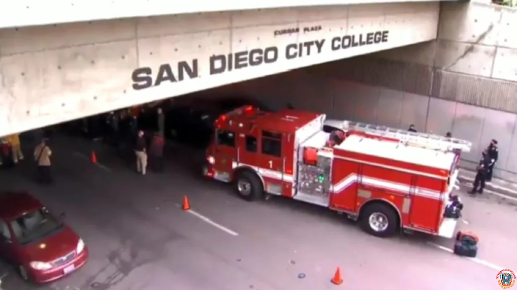 В Калифорнии машина въехала в толпу пешеходов, три человека погибли