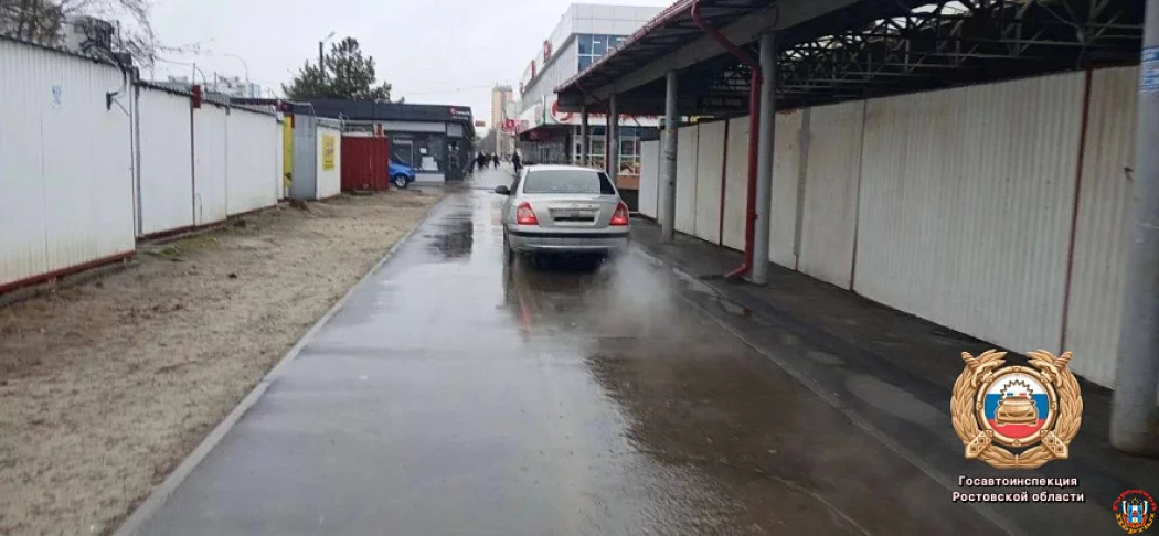 В Волгодонске водителя оштрафовали на 2000 рублей за проезд по тротуару