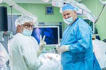 Средняя зарплата врача-хирурга в Ростове-на-Дону составляет 53 000 рублей в месяц