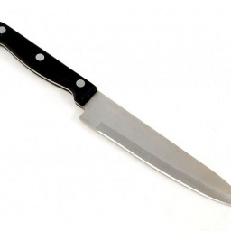 На привокзальной площади города Шахты едва не зарезали мужчину