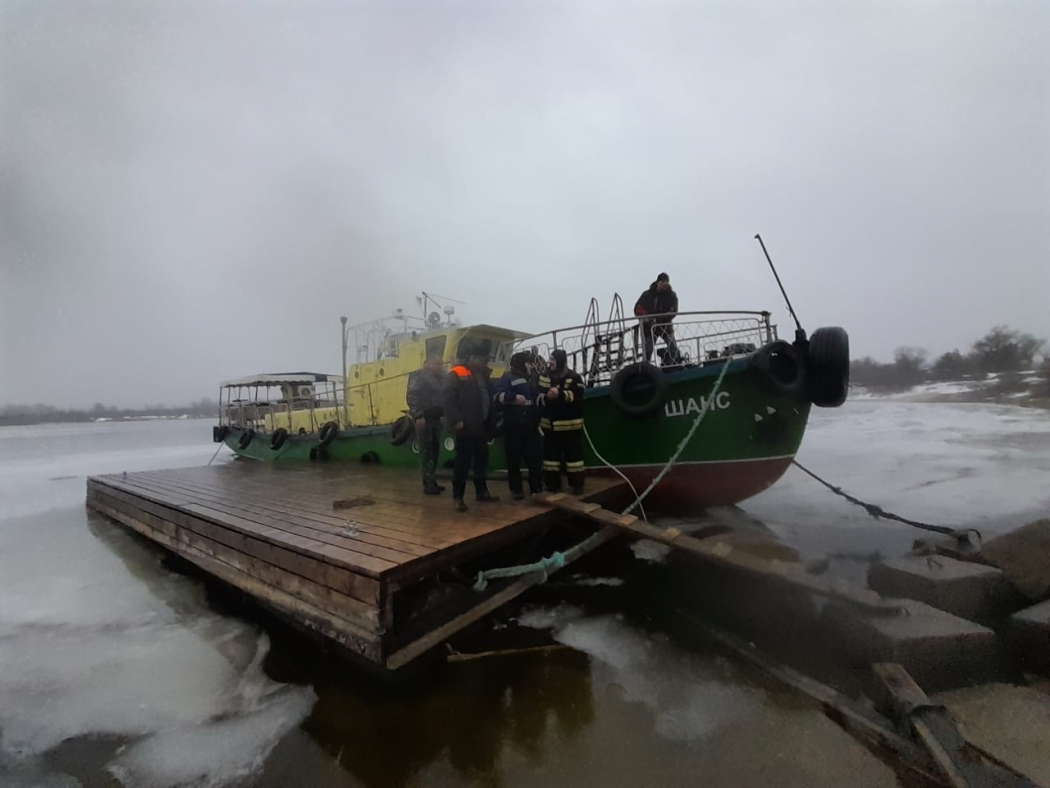 В Ростовской области пожарные спасли двух рыбаков, провалившихся под лед В Ростовской области пожарные спасли двух рыбаков, провалившихся под лед