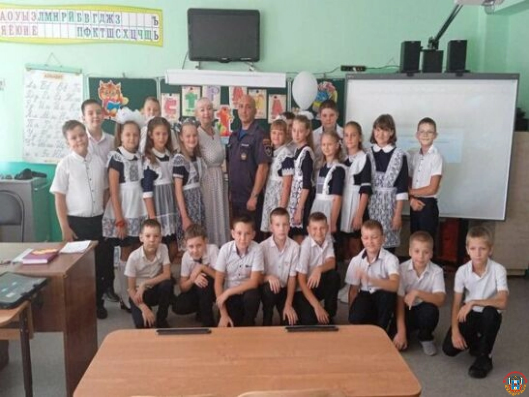 Спасатели из Ростовской области провели уроки безопасности в День знаний
