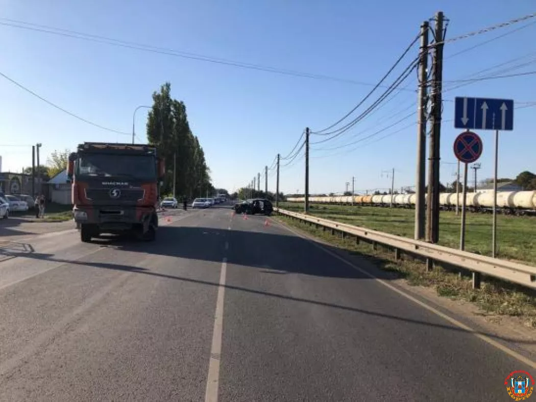 В Азове два человека пострадали в аварии с грузовиком