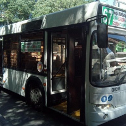 Глава департамента транспорта Ростова объяснил, как бороться с простоями автобусов на остановках