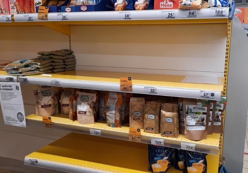 Власти объяснили причины дефицита сахара в магазинах Ростовской области