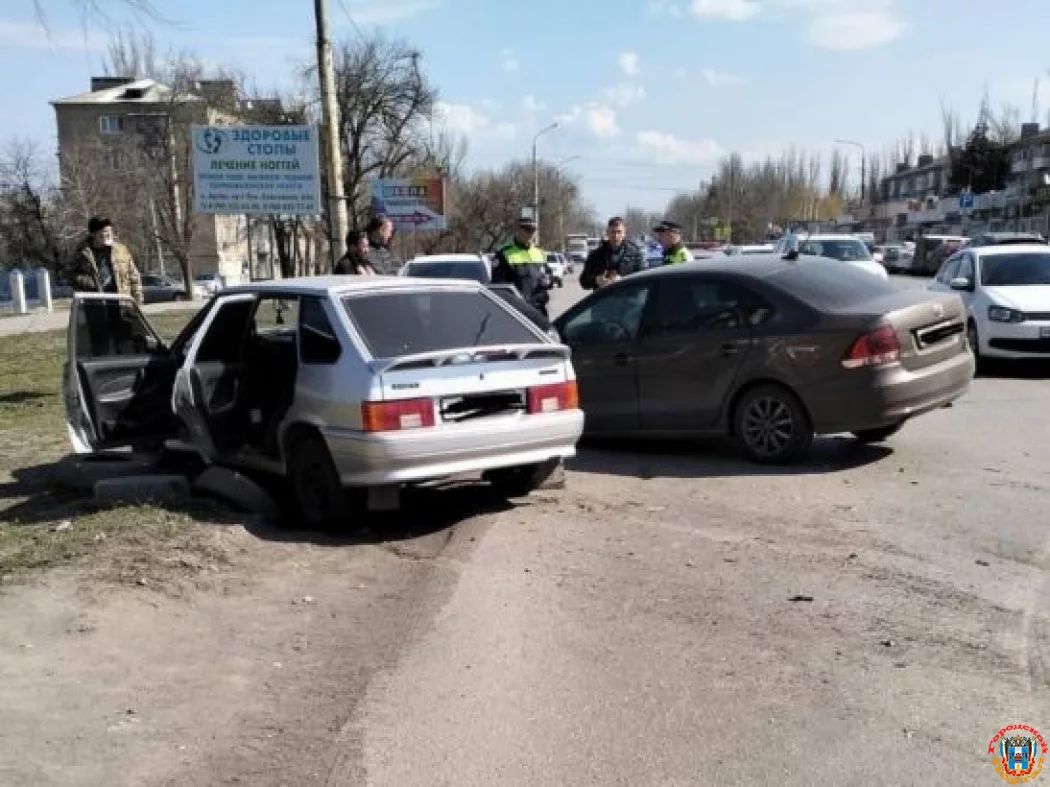 В ДТП пострадал пассажир ВАЗа в городе Шахты