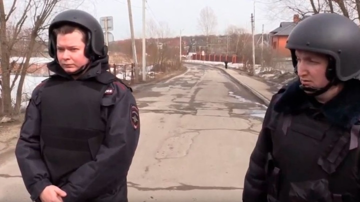 Начался штурм дома устроившего стрельбу в Мытищах москвича