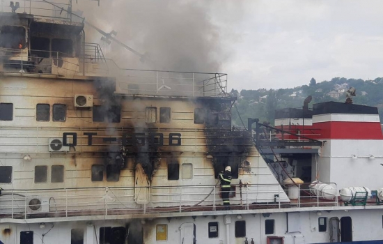 Пожар вспыхнул на судостроительном заводе в Ростовской области