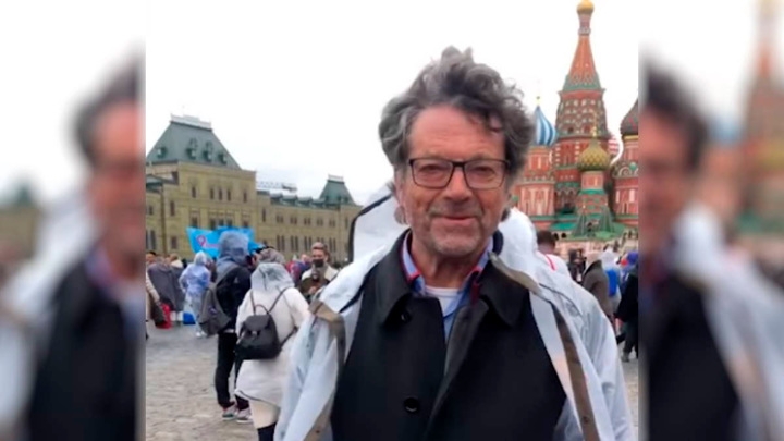 Немецкий депутат приехал в Москву ради парада и прививки