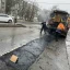 Дорожная &laquo;реанимация&raquo; в непогоду: в Ростове латают ямы спецсмесями под проливным дождем