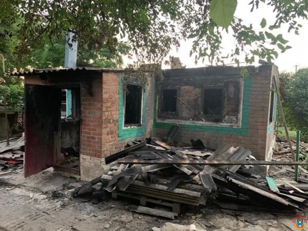 Многодетная семья из Ростовской области осталась без крыши над головой после пожара