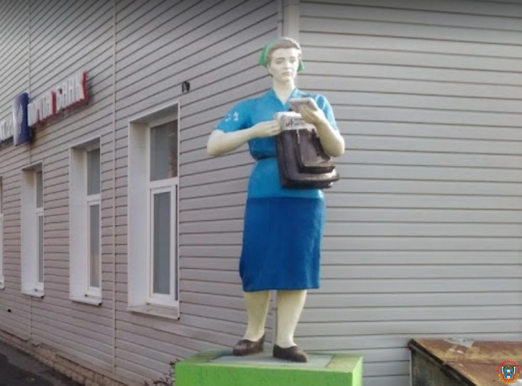 Уважение к труду почтальона: необычный памятник работникам почтамта есть в Ростовской области