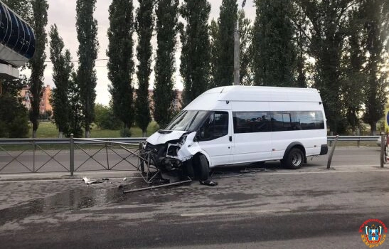 В Новошахтинске из-за плохого самочувствия водитель маршрутки №33А врезался в отбойник