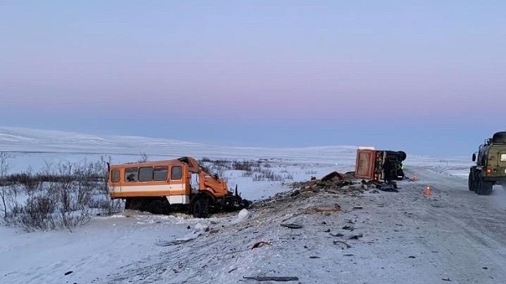 На Ямале в жутком ДТП с грузовиками погибли 2 человека На Ямале в жутком ДТП с грузовиками погибли 2 человека