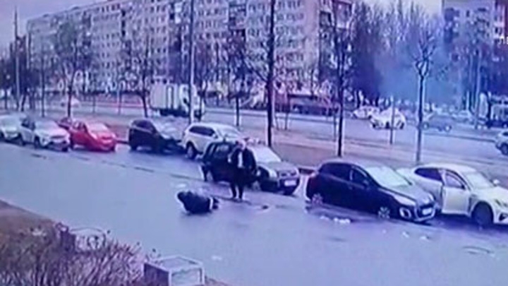 Полицейские задержали водителя, напавшего на брата-пассажира в Купчино