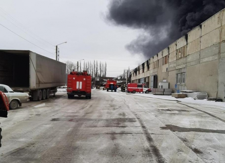 Прокуратура проведет проверку после пожара на заводе полимеров в Шахтах Прокуратура проведет проверку после пожара на заводе полимеров в Шахтах