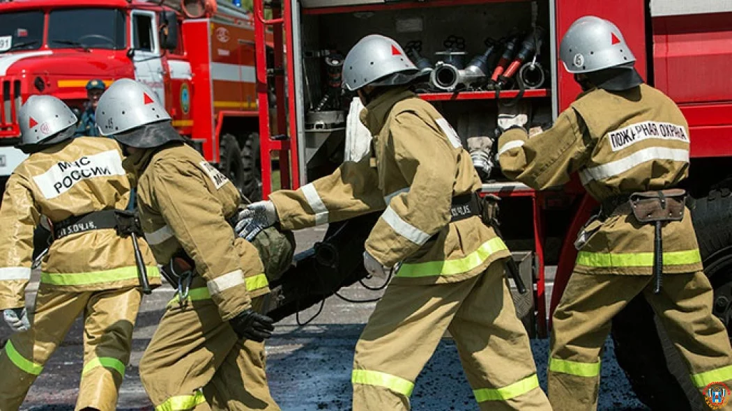 Работа на опережение: спасатели Дона за сутки ликвидировали пять пожаров и спасли человека в ДТП