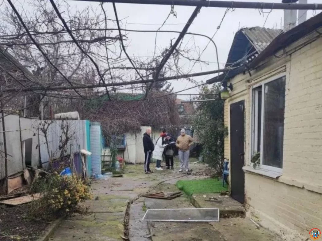 В Таганроге сдетонировали обломки БПЛА, повредив жилые дома