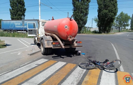 В Волгодонске велосипедистка попала под колеса ассенизаторской машины