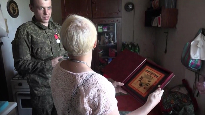 Как украинская пенсионерка спасла раненого российского танкиста