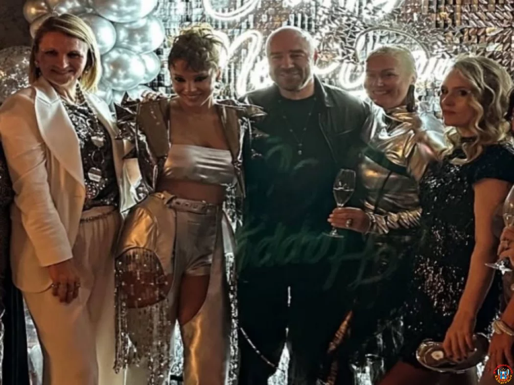 Ростовчанка Полина Диброва впервые вышла в свет с Романом Товстиком