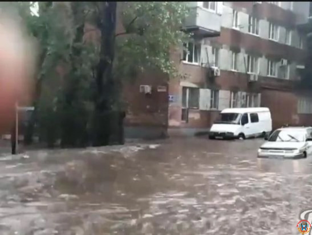 Улица Тульская в Ростове превратилась в полноводную реку