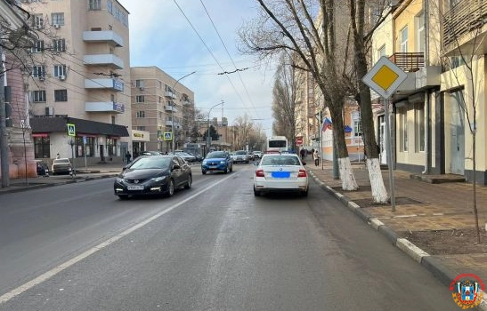 В Ростове 56-летняя пассажирка автобуса № 80 пострадала при резком торможении