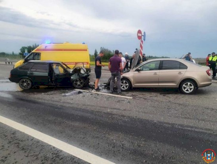 Под Новочеркасском три человека пострадали в массовой аварии