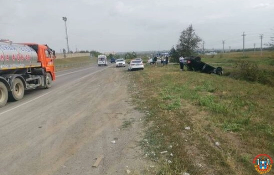 В Шахтах 55-летняя женщина пострадала в перевернувшейся «Приоре»