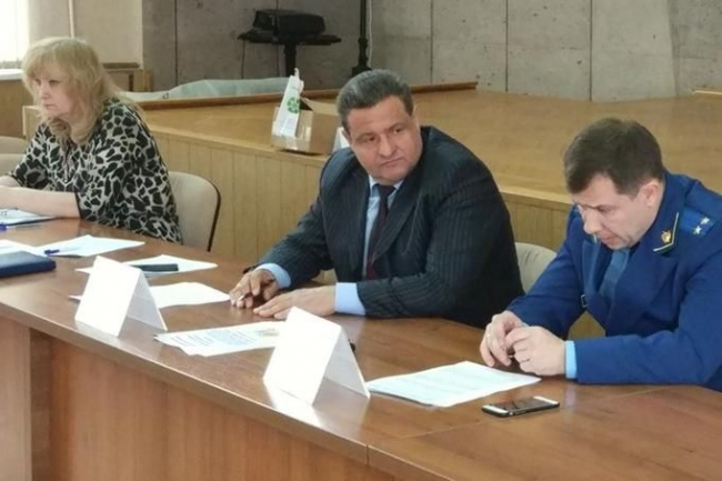 В Октябрьском районе Ростова с управляющими организациями обсудили вопросы подготовки к предстоящему отопительному сезону