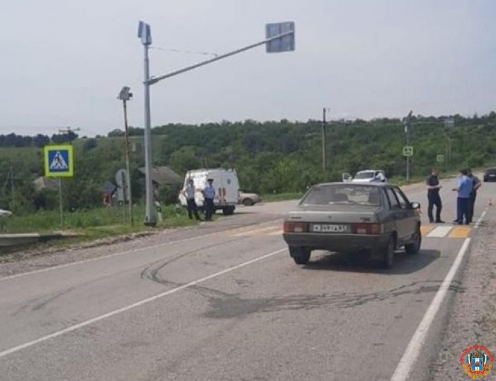 Появились кадры с места ДТП в Миллерово, где КамАЗ насмерть сбил школьницу