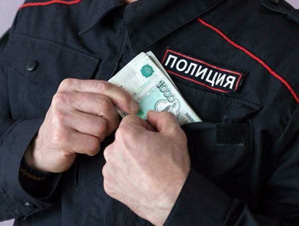 Сам себе за важную информацию платил полицейский из Ростовской области Сам себе за важную информацию платил полицейский из Ростовской области
