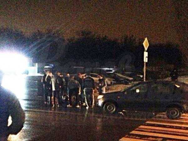 Невнимательного пешехода на "зебре" в Ростове сбил молниеносный автомобиль