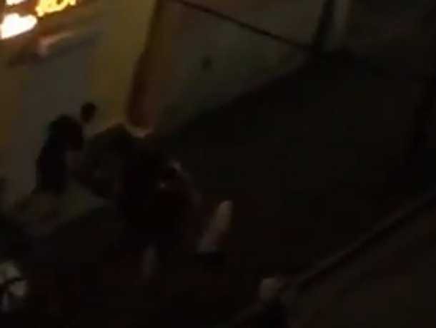Экстремальное селфи отвязных подростков на чужом автомобиле в центре Ростова попало на видео