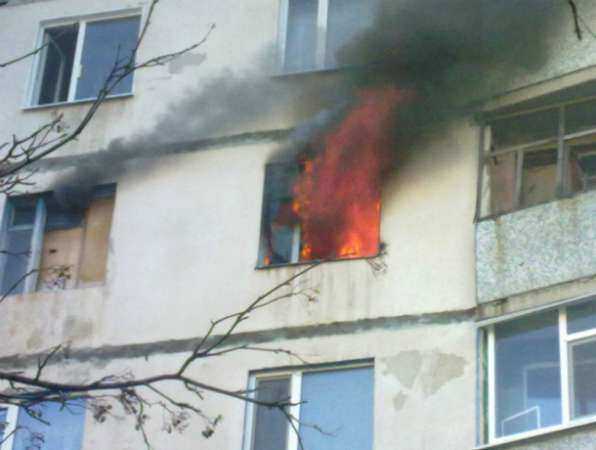 Мужчина погиб и еще один получил ожоги во время пожара в девятиэтажке Ростовской области