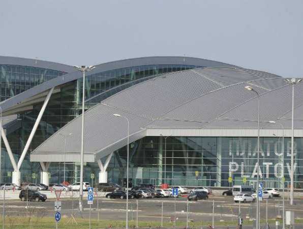 Проблемы с транспортом в "Платове" признали 90% посетивших аэропорт