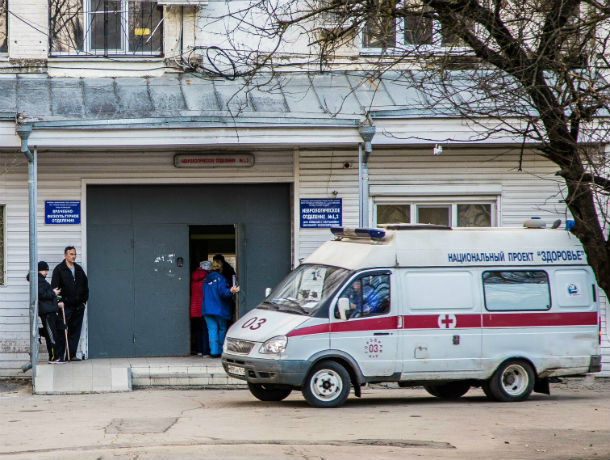 В страшной аварии на трассе водитель лишил жизни двоих пешеходов, а третьего - отправил в реанимацию В страшной аварии на трассе водитель лишил жизни двоих пешеходов, а третьего - отправил в реанимацию